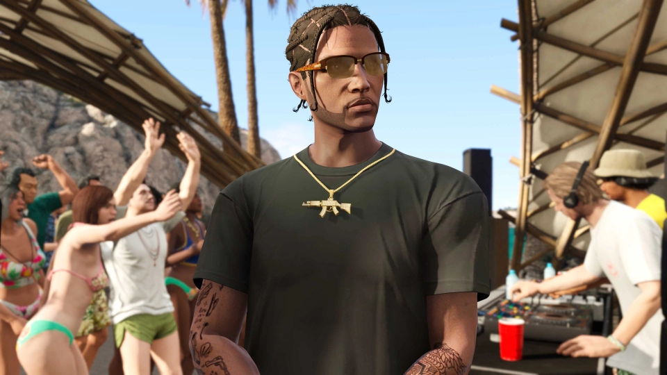 GTA Online Cayo Perico Motor Wars Gold Gun Necklace 1